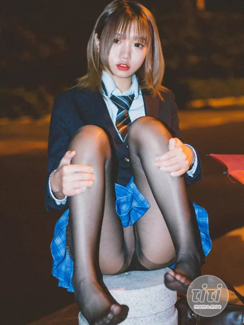 柒柒要乖哦 – NO.18 深夜公园JK [35P-311MB]-丽丝屋